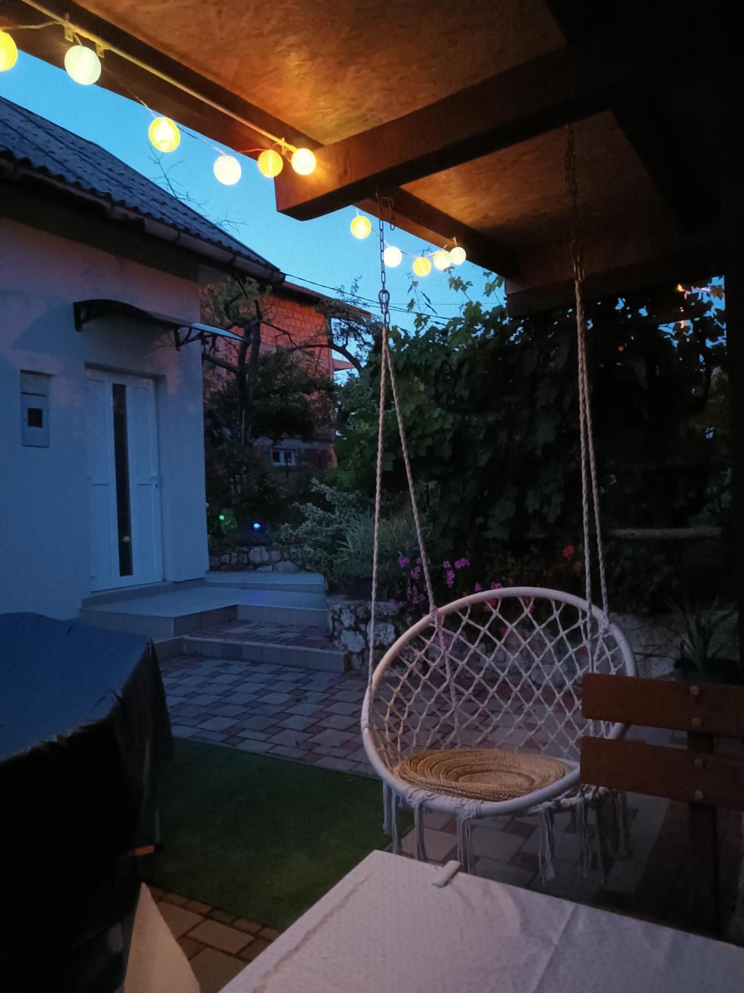 Guest House Bee Visoko Exteriör bild